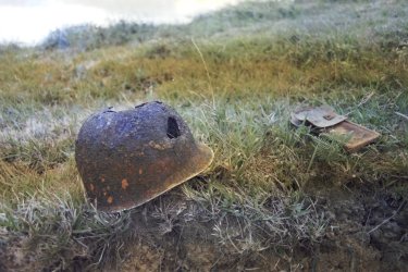 HELMET ON HILL 511.JPG